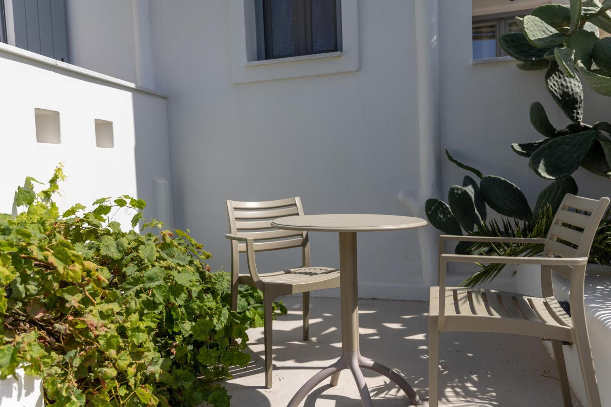 Ampelos Plaka Oda fotoğraf